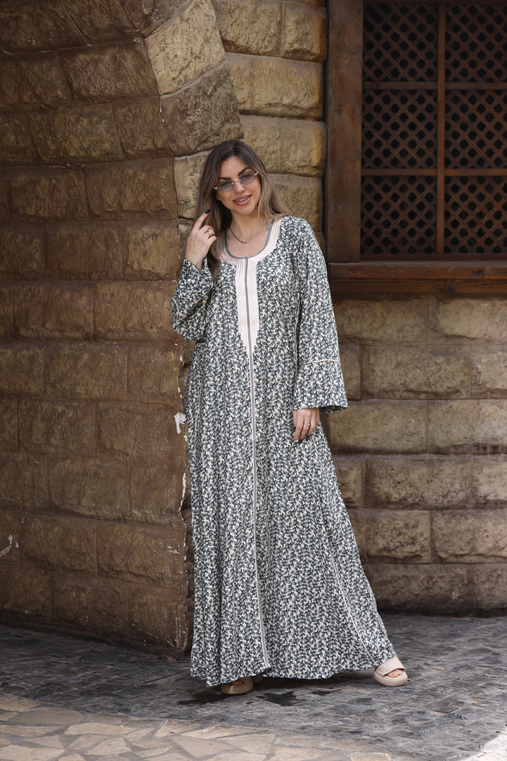 H31 جلابية من القطن المصري وبتطريز من القيطان الحريري